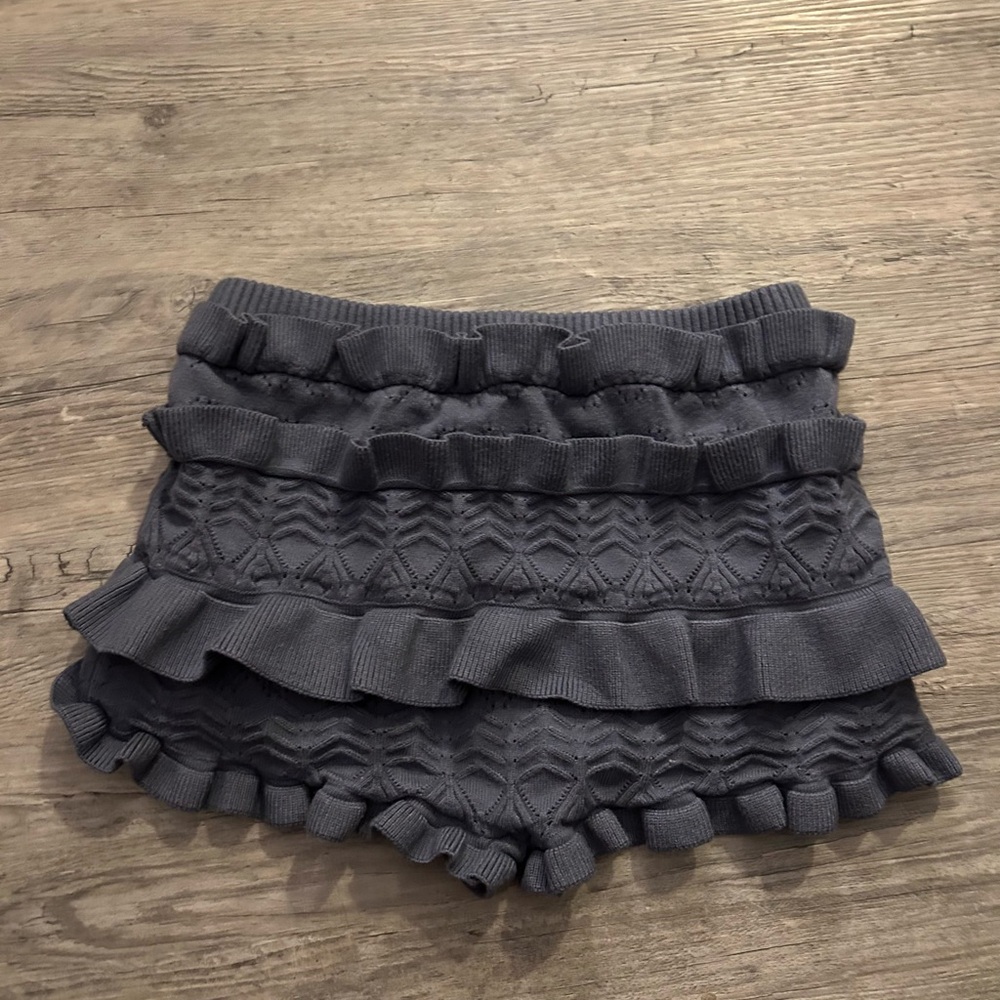 Edikted ruffle shorts